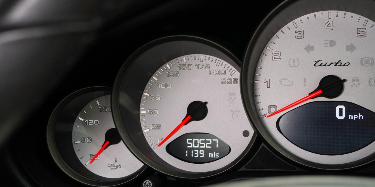 Porsche 911 view 35