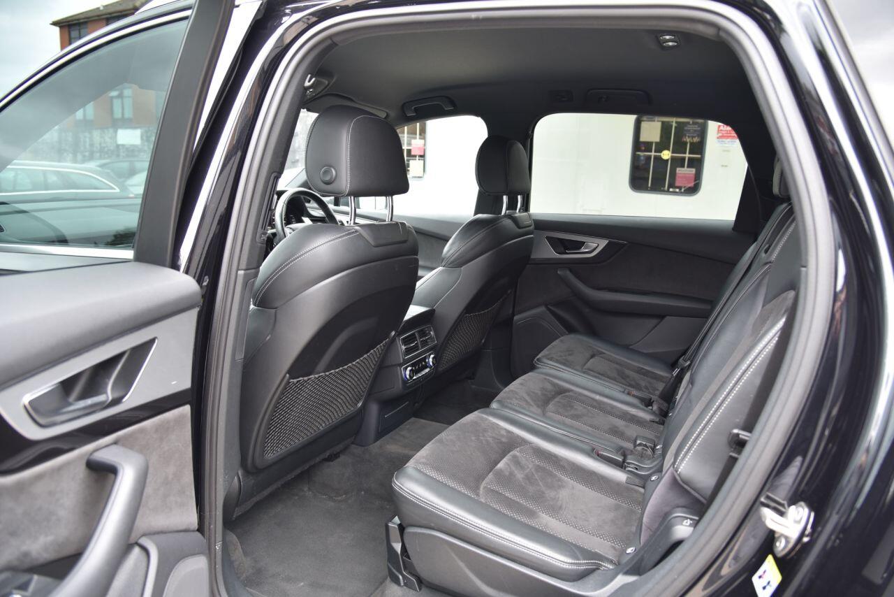 Audi Q7 view 23