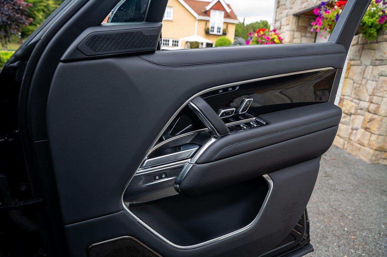 Land Rover Range Rover view 65