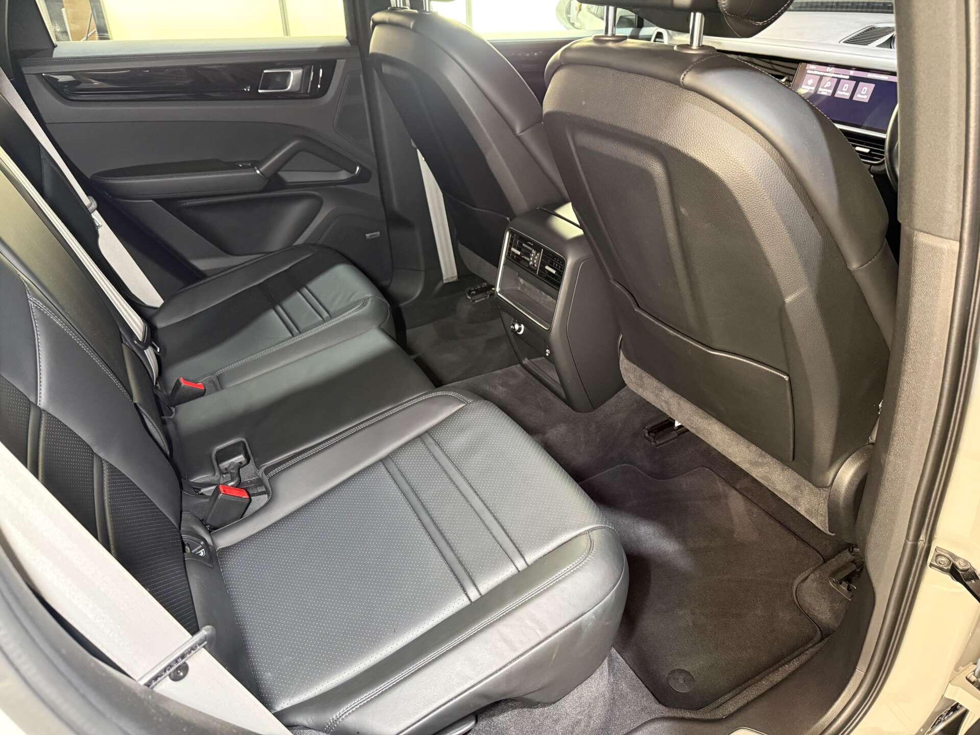 Porsche Cayenne view 17