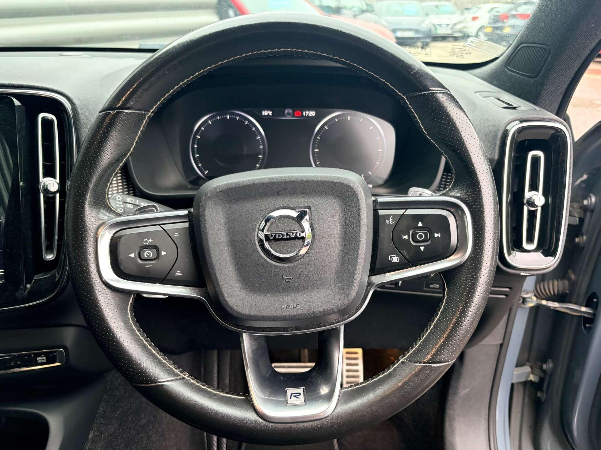 Volvo XC40 view 15