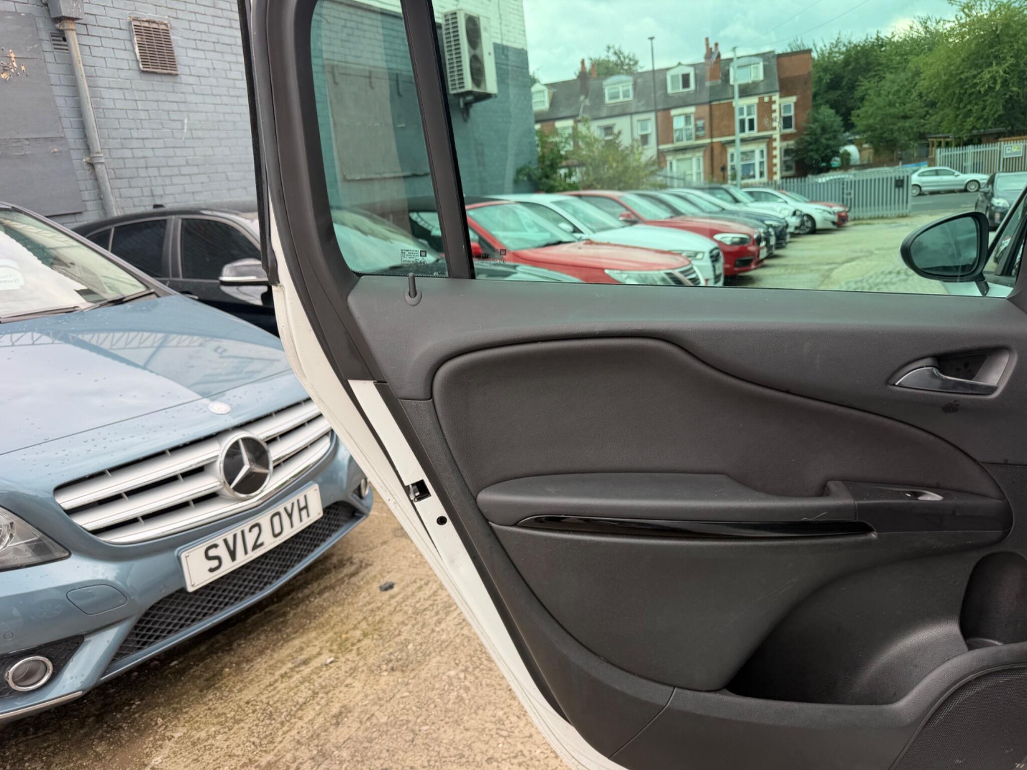 Vauxhall Zafira Tourer view 27