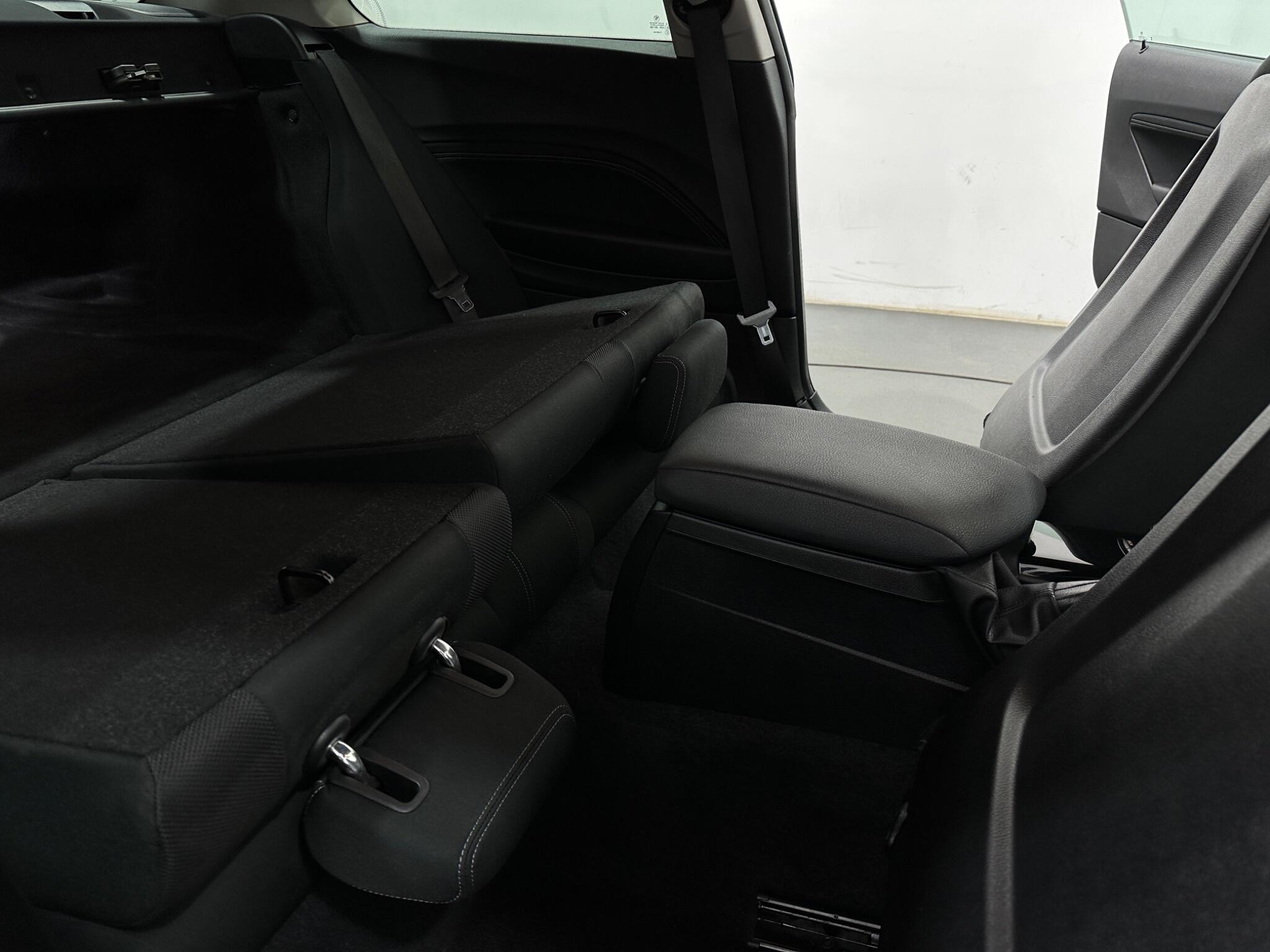 BMW 2 Series view 41