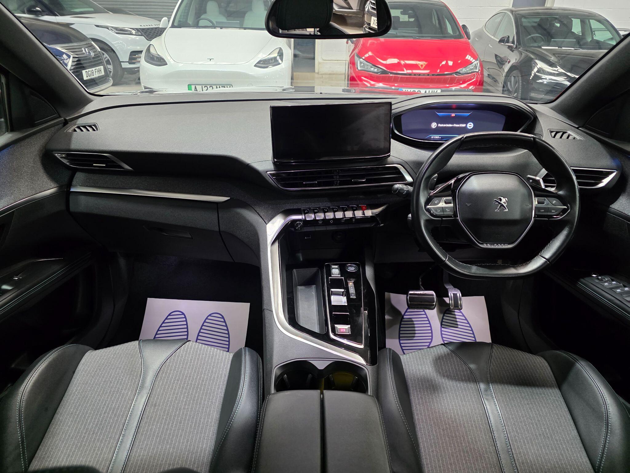 Peugeot 5008 view 5