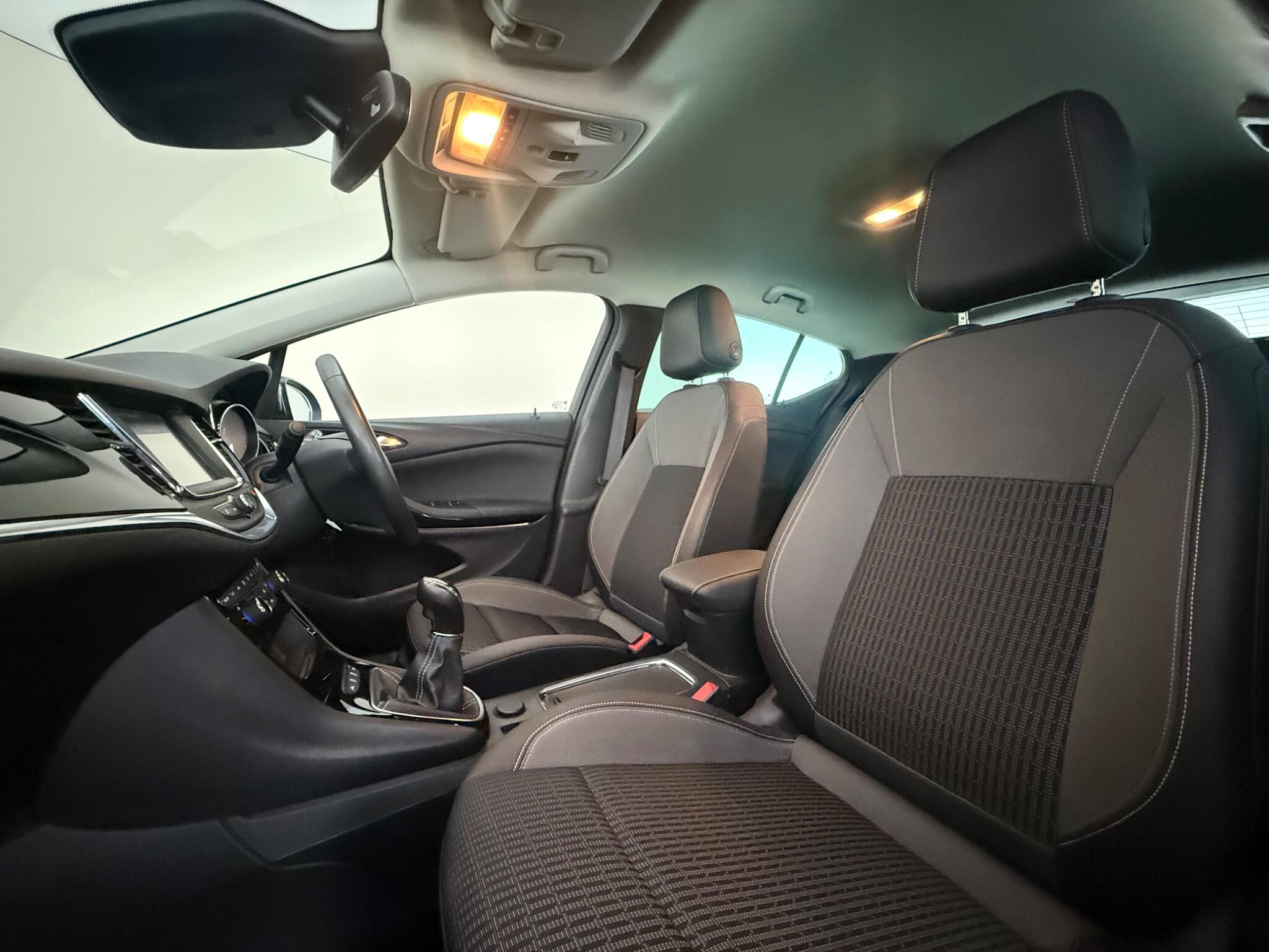 Vauxhall Astra view 30