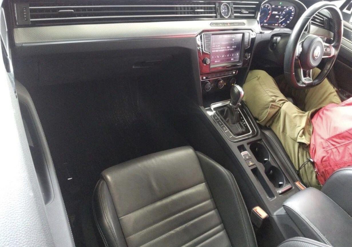 Volkswagen Passat view 5