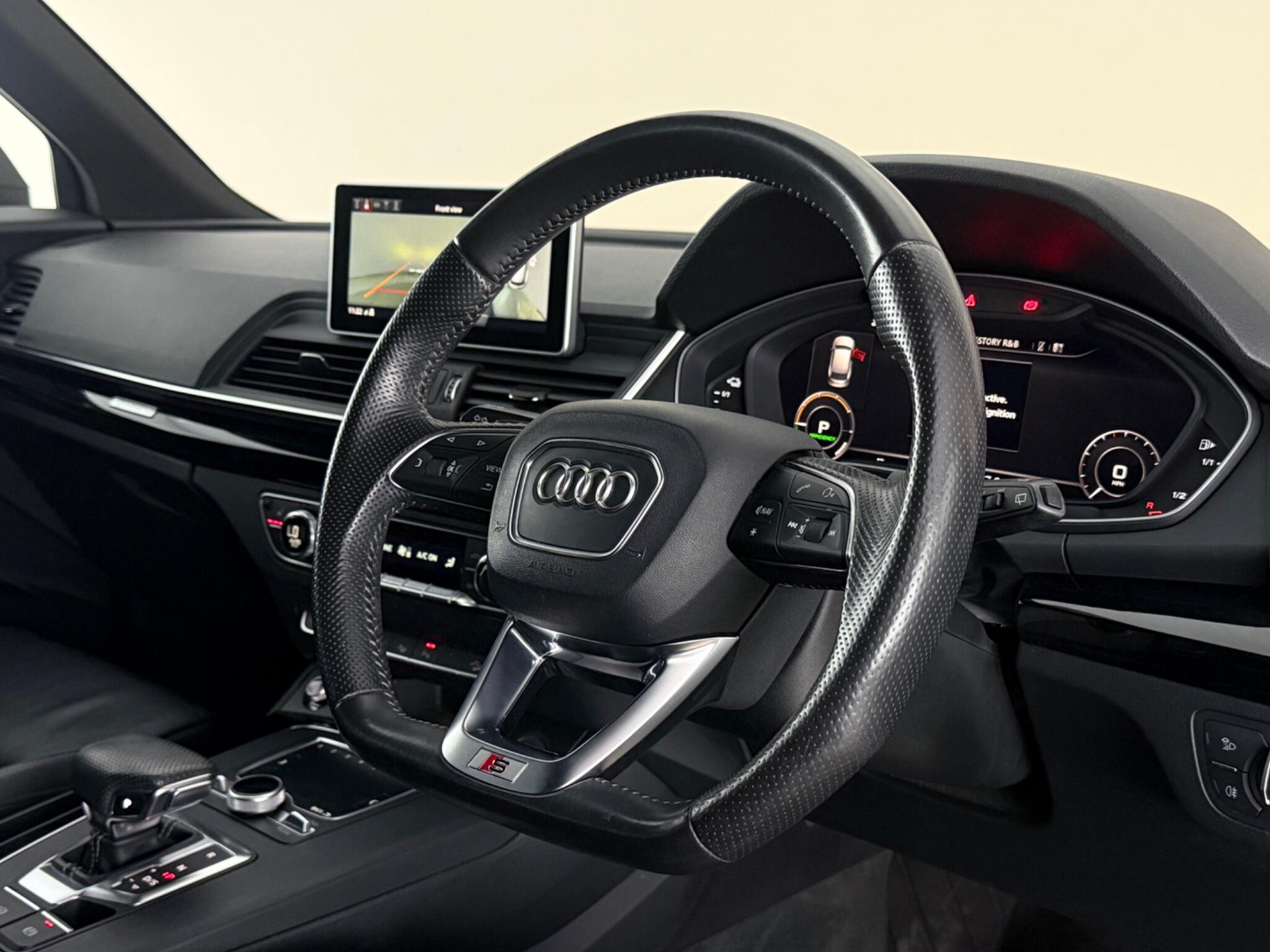 Audi Q5 view 3