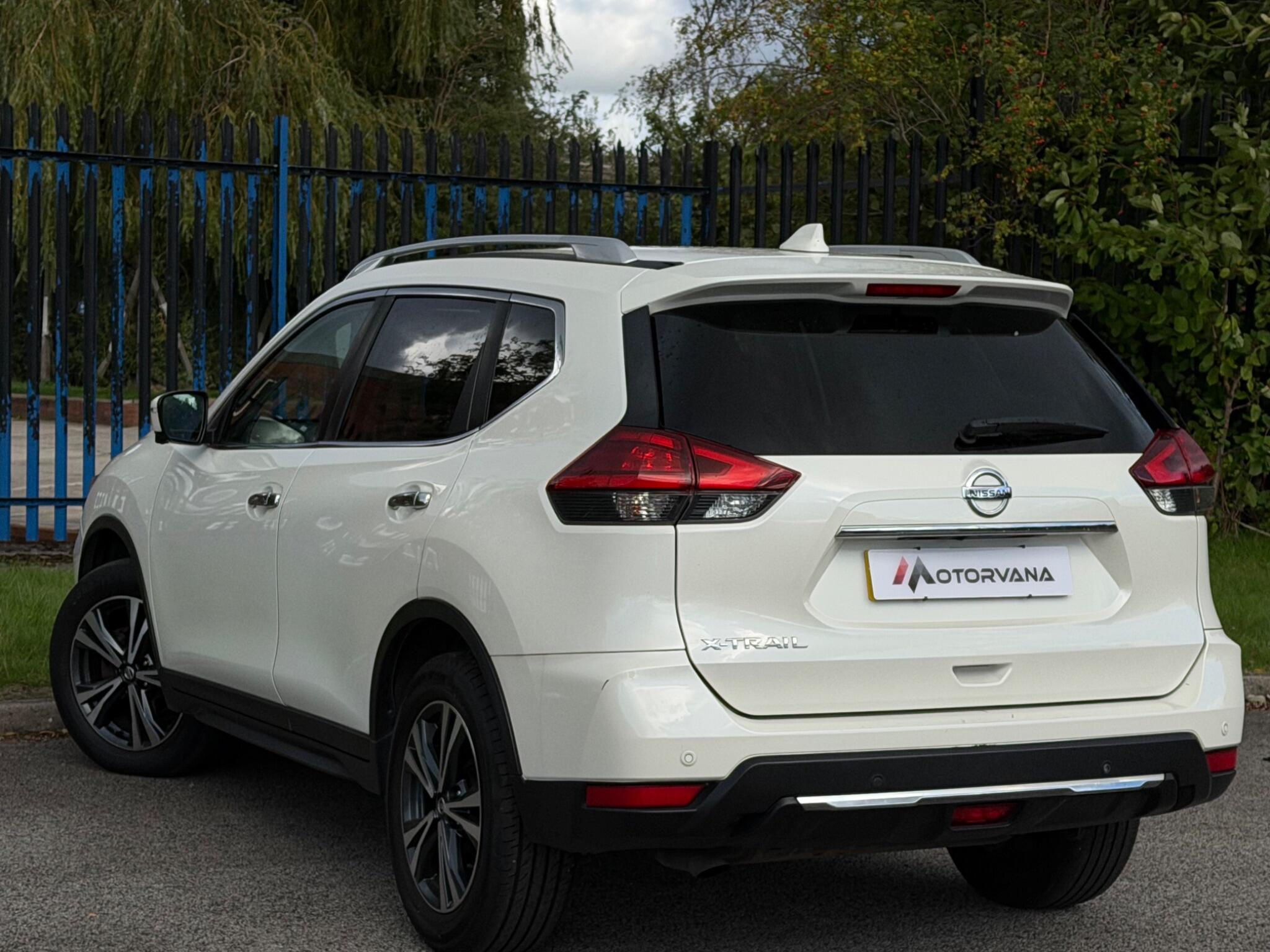 Nissan X-Trail view 9