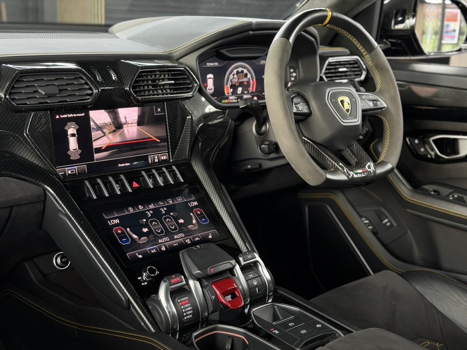 Lamborghini Urus view 39