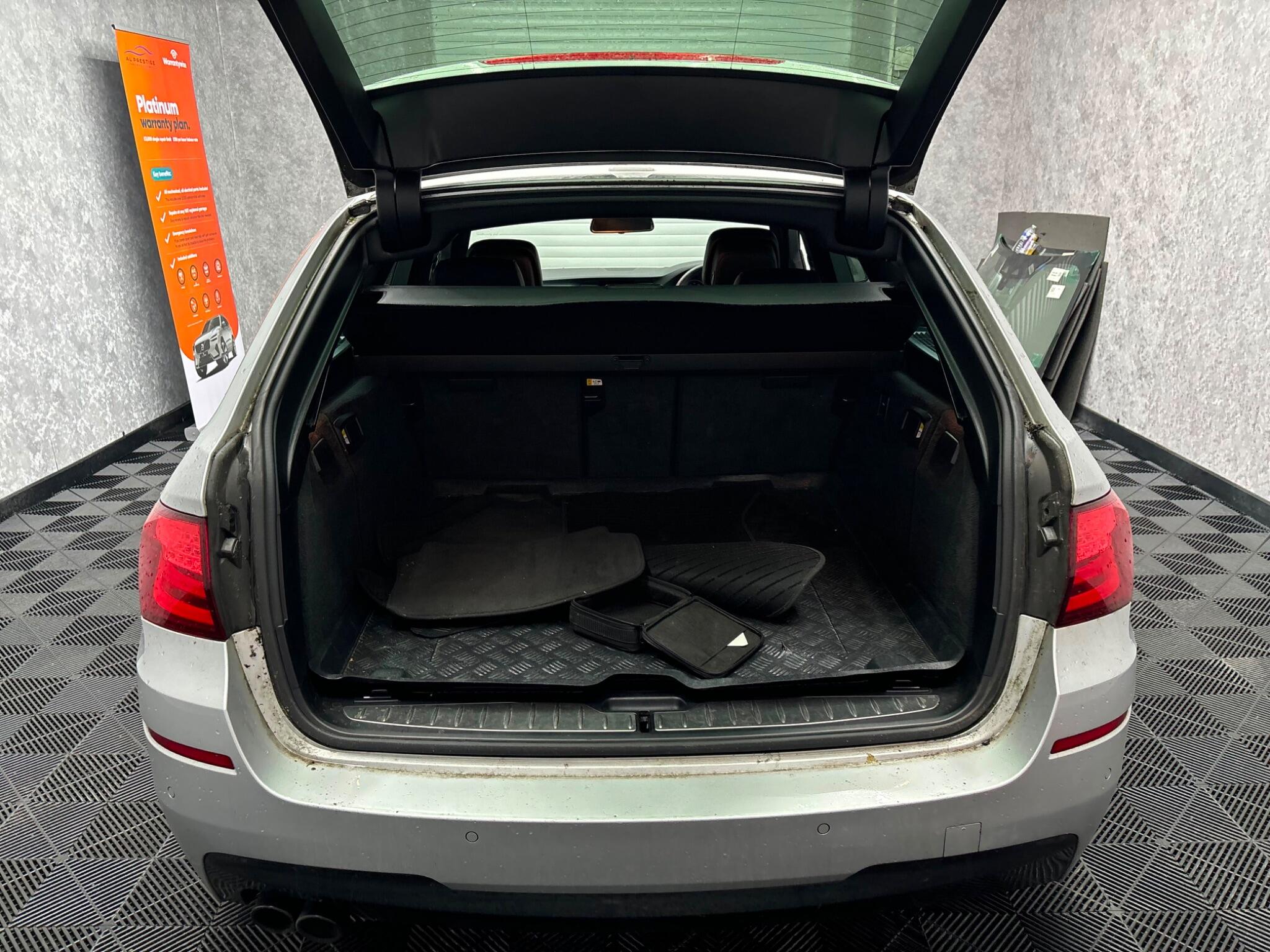 BMW 5 Series view 28
