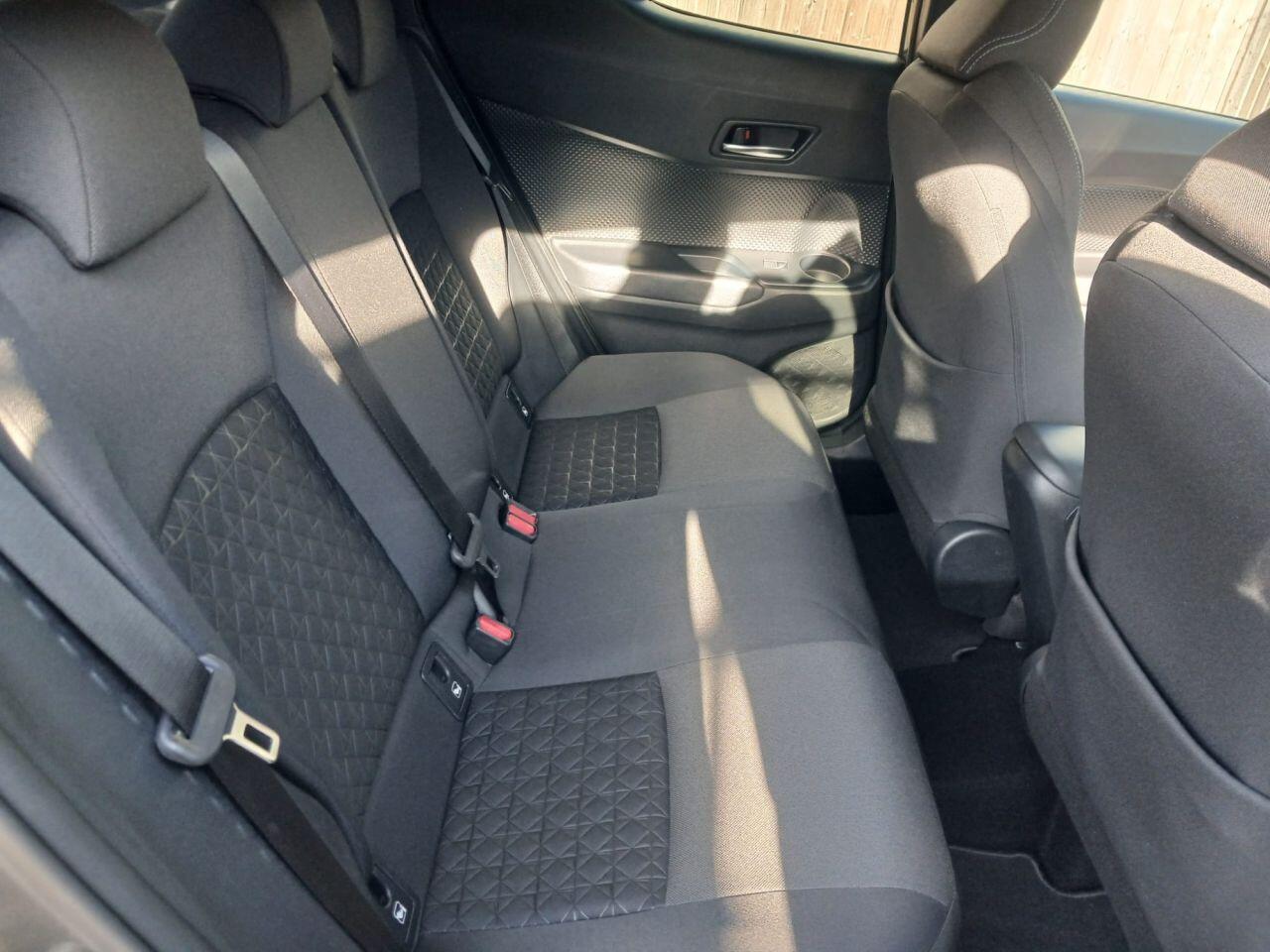 Toyota C-HR view 34
