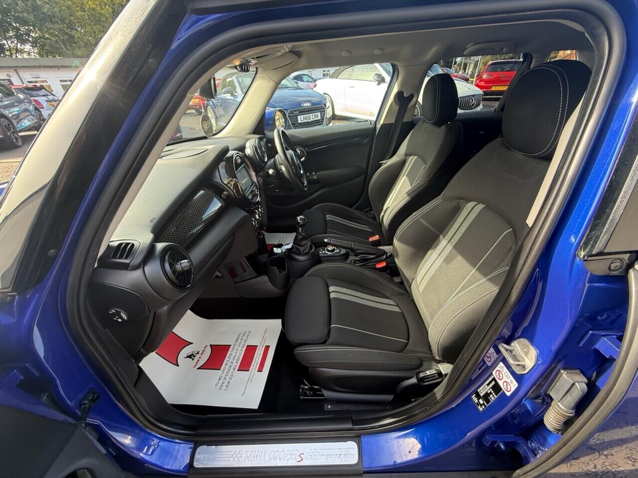 Mini Hatch view 27