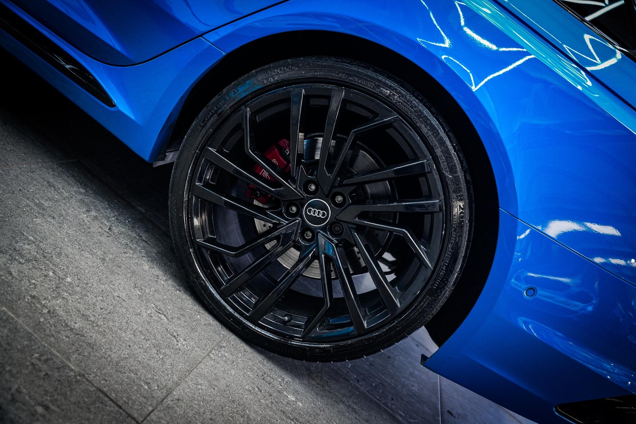 Audi RS4 view 30