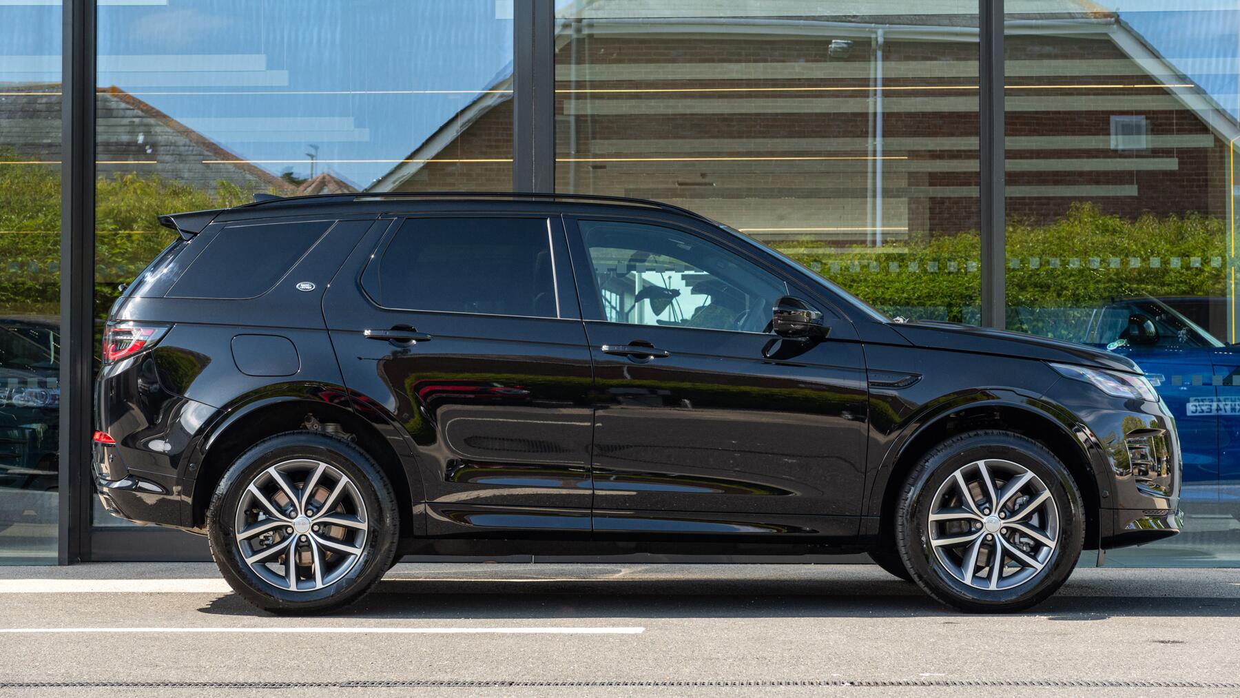 Land Rover Discovery Sport view 5