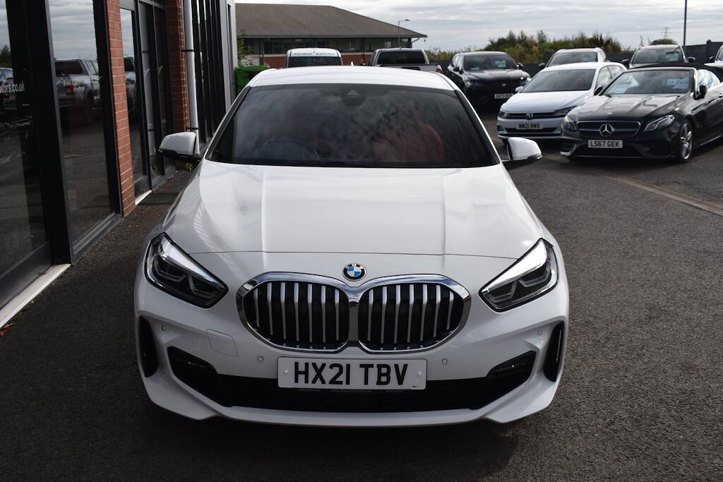 BMW 1 Series view 8