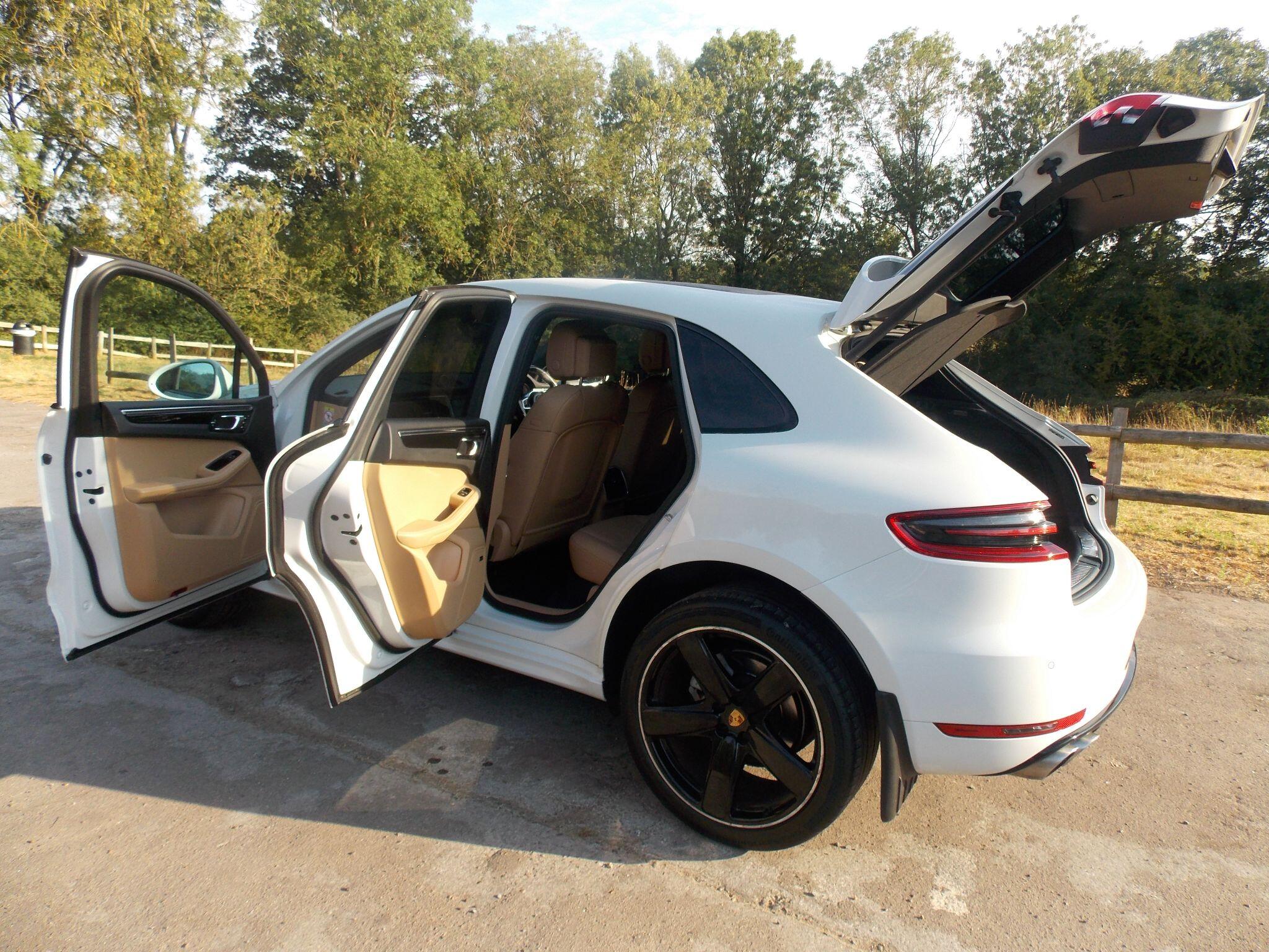 Porsche Macan view 16