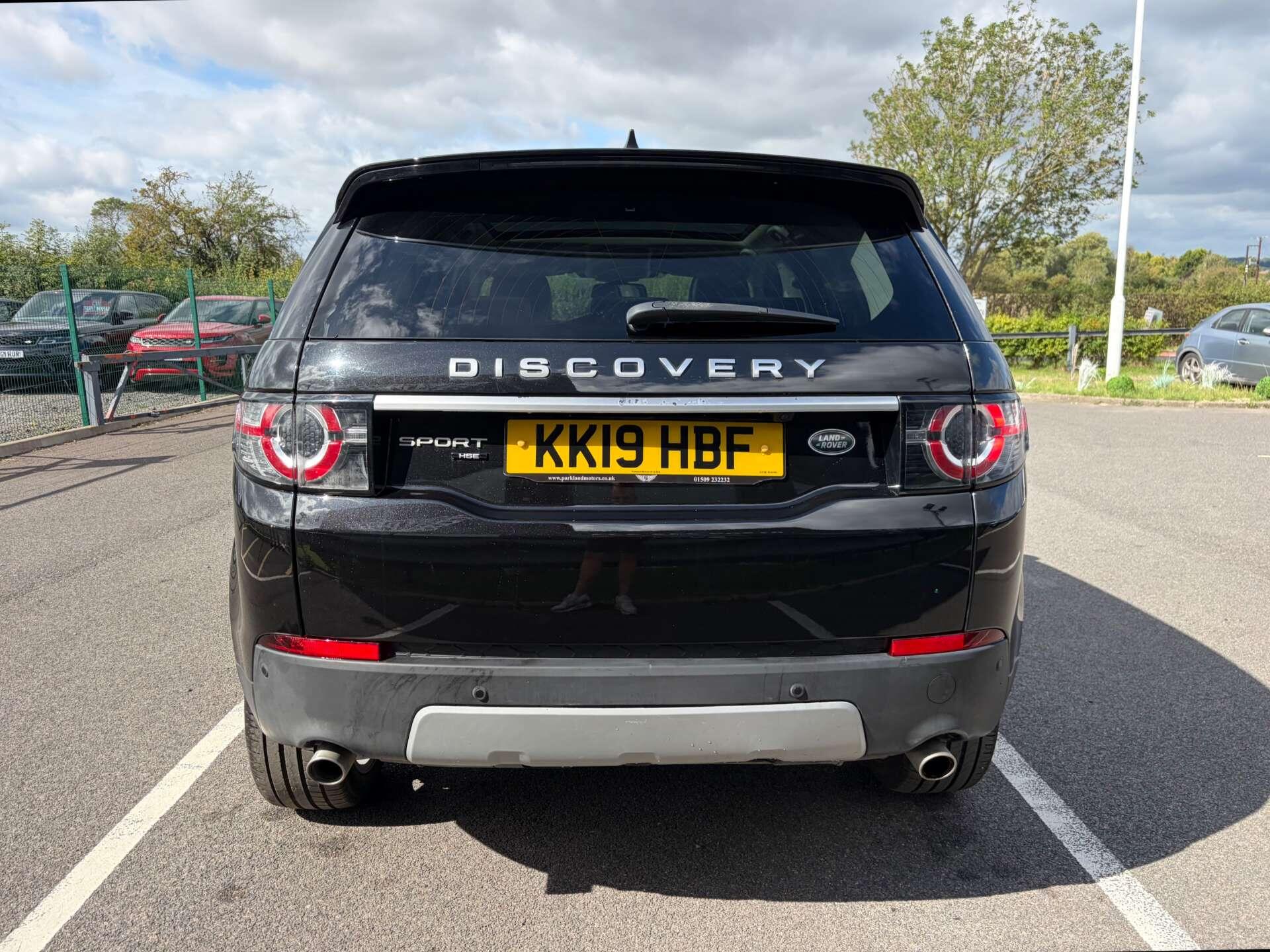 Land Rover Discovery Sport view 7