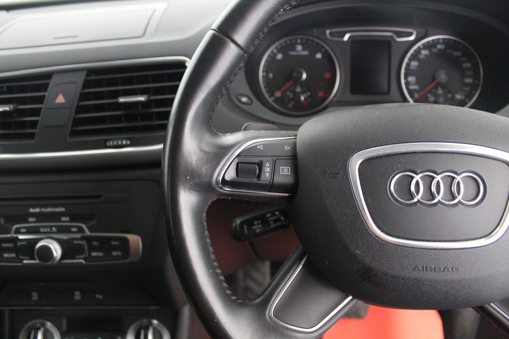 Audi Q3 view 44