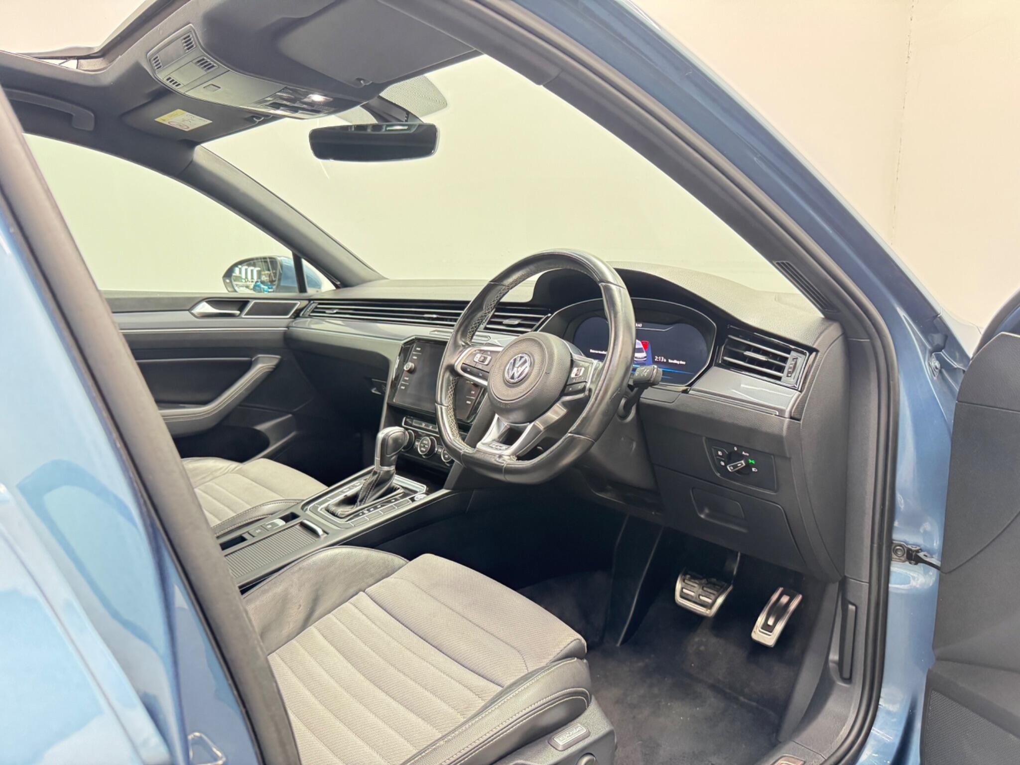Volkswagen Passat view 17