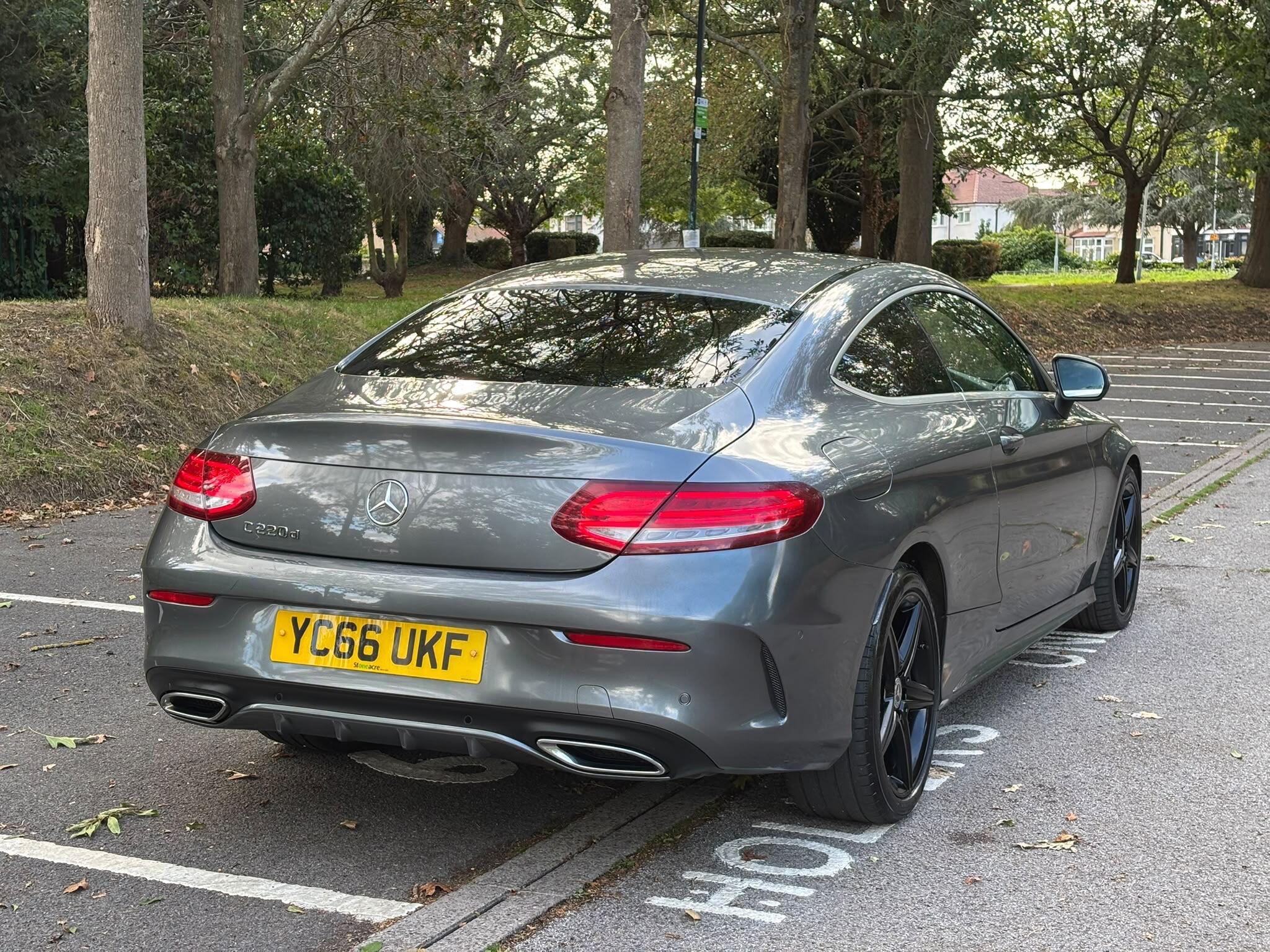 Mercedes-Benz C-Class view 3