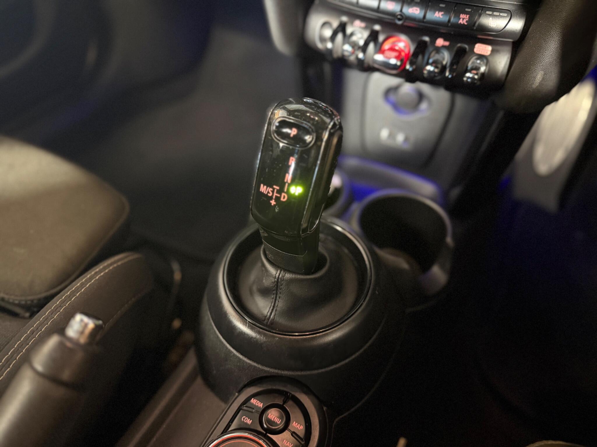 Mini Hatch view 27