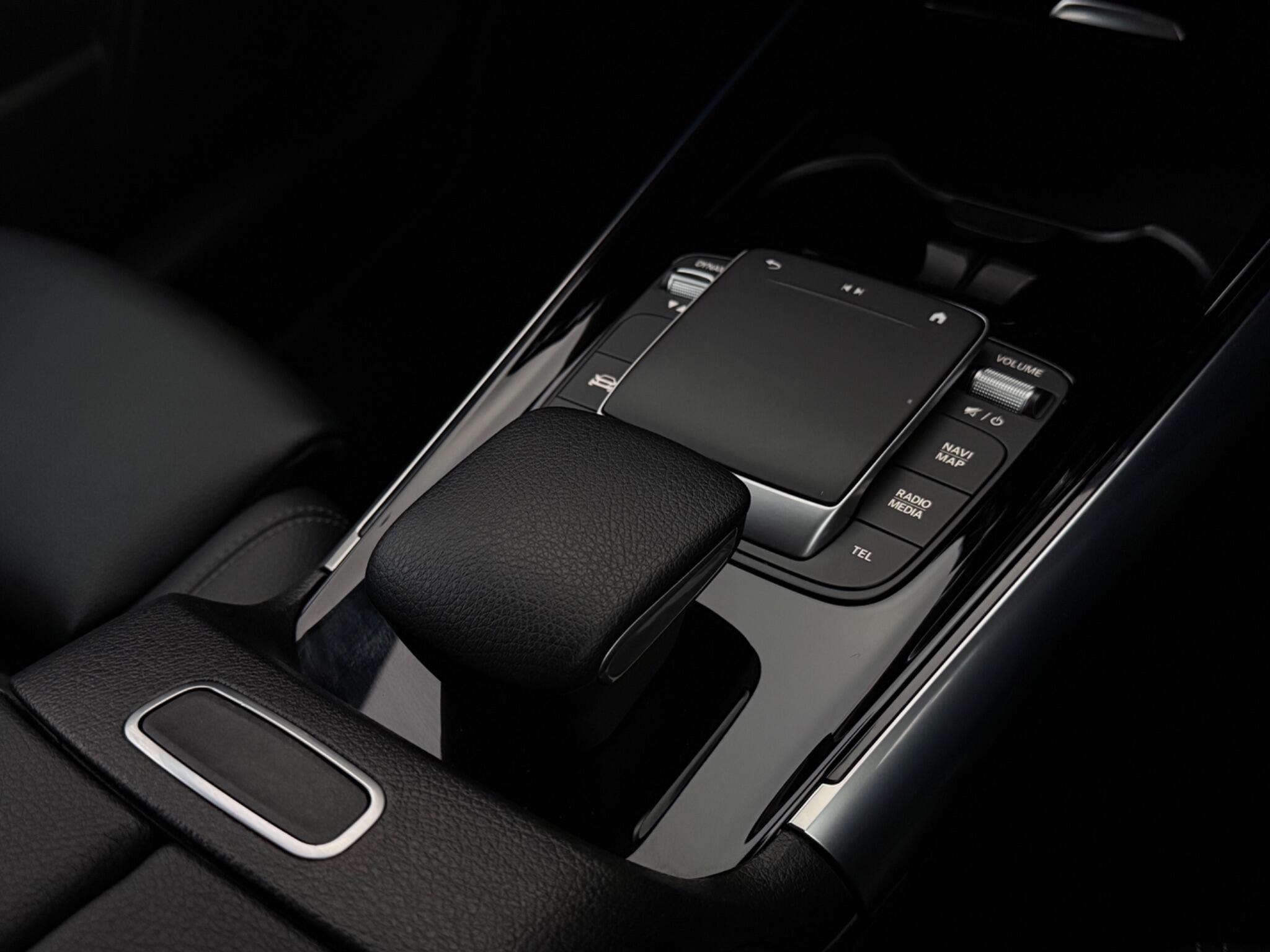 Mercedes-Benz Gla view 24