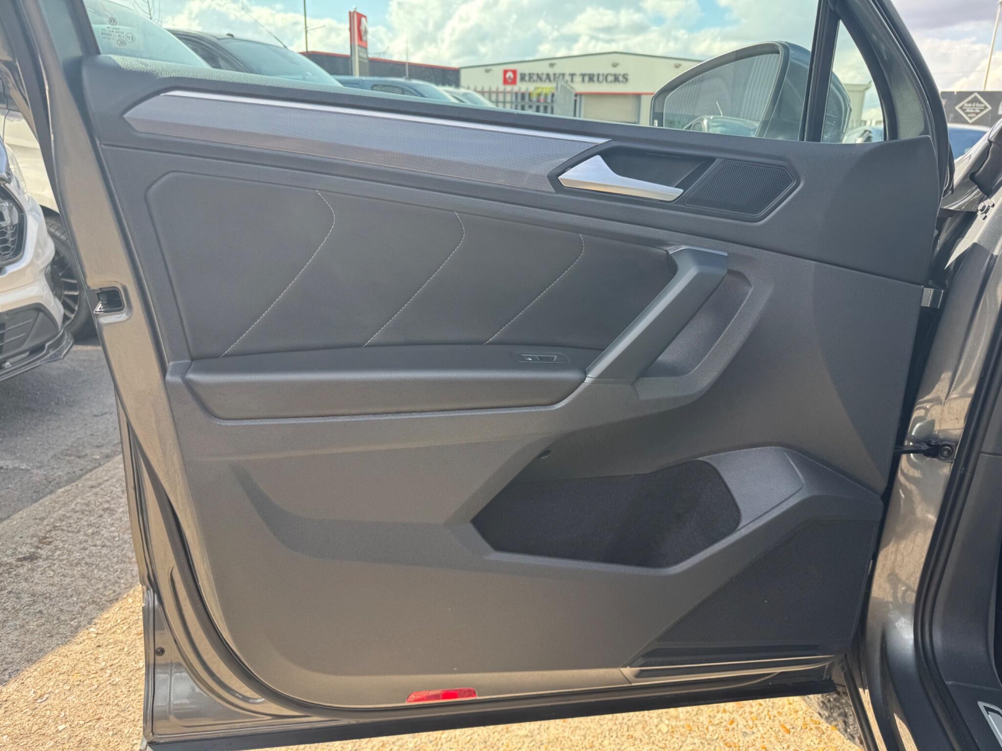 Volkswagen Tiguan view 36