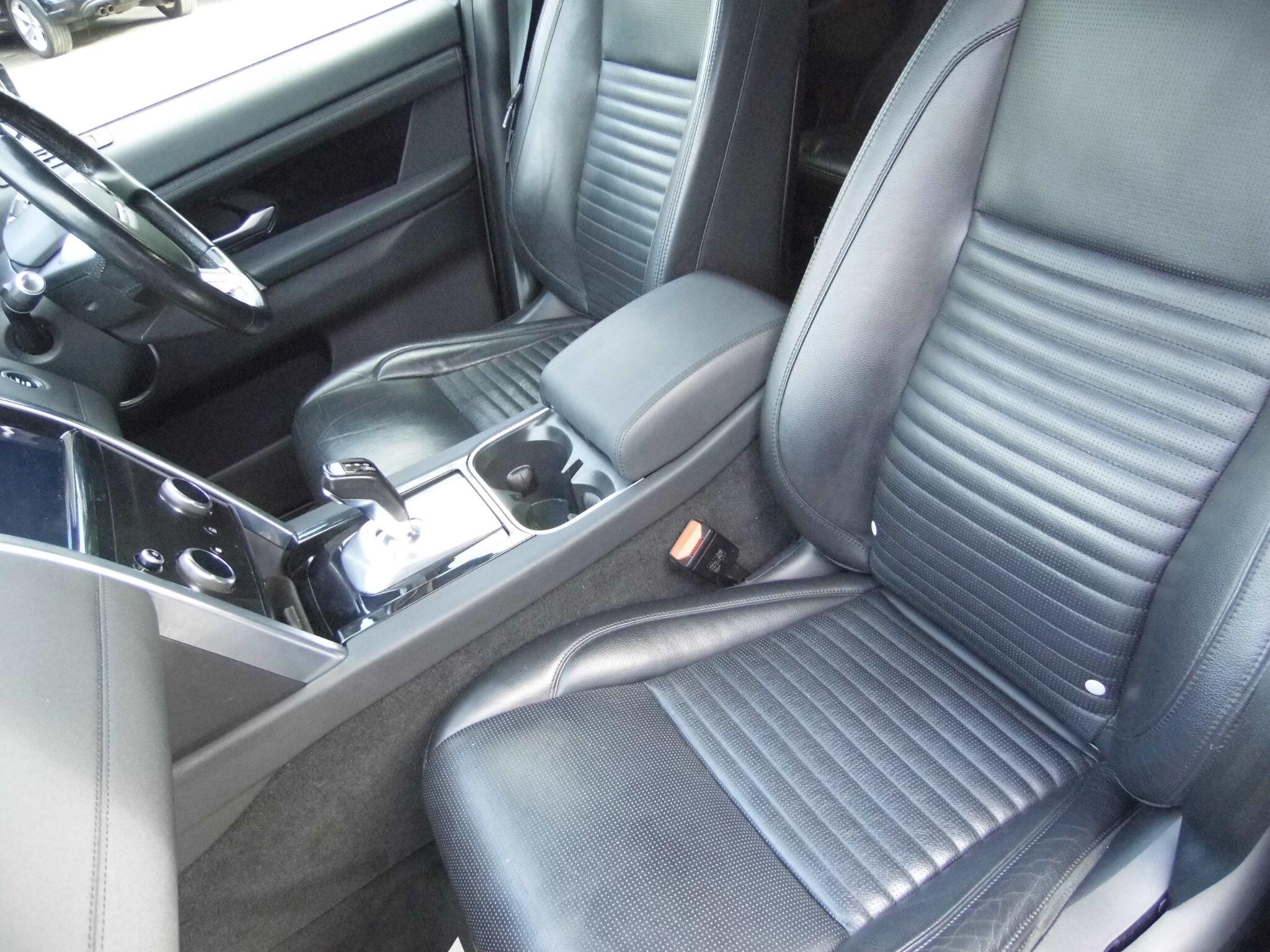 Land Rover Discovery Sport view 30