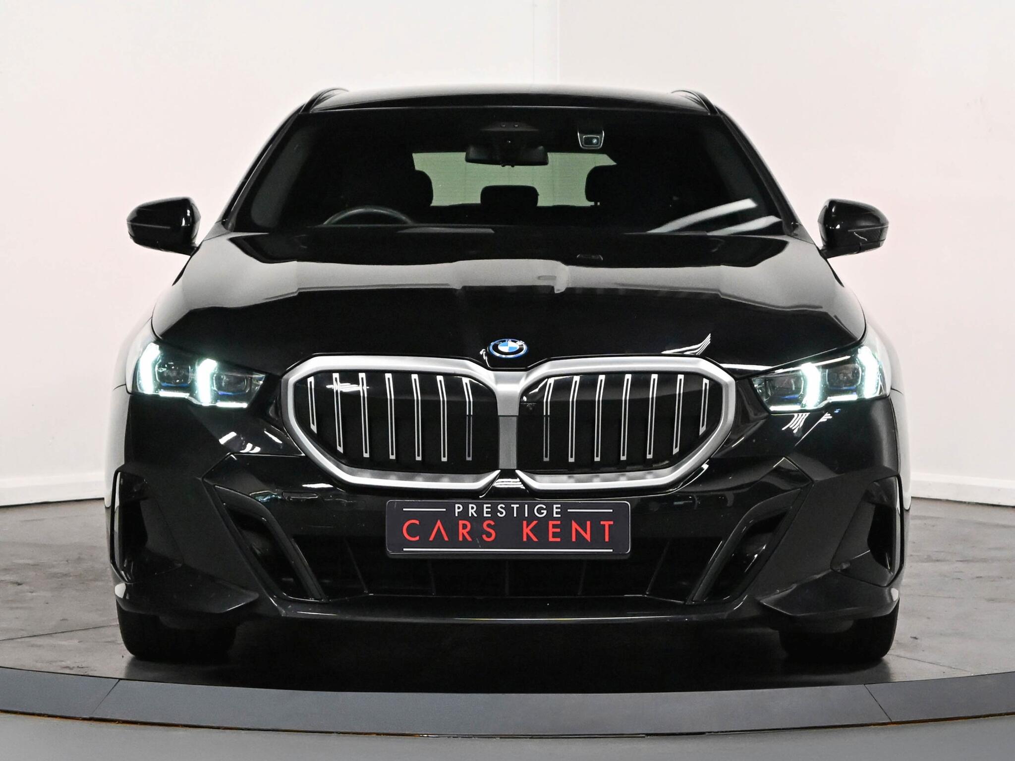 BMW 5 Series view 19