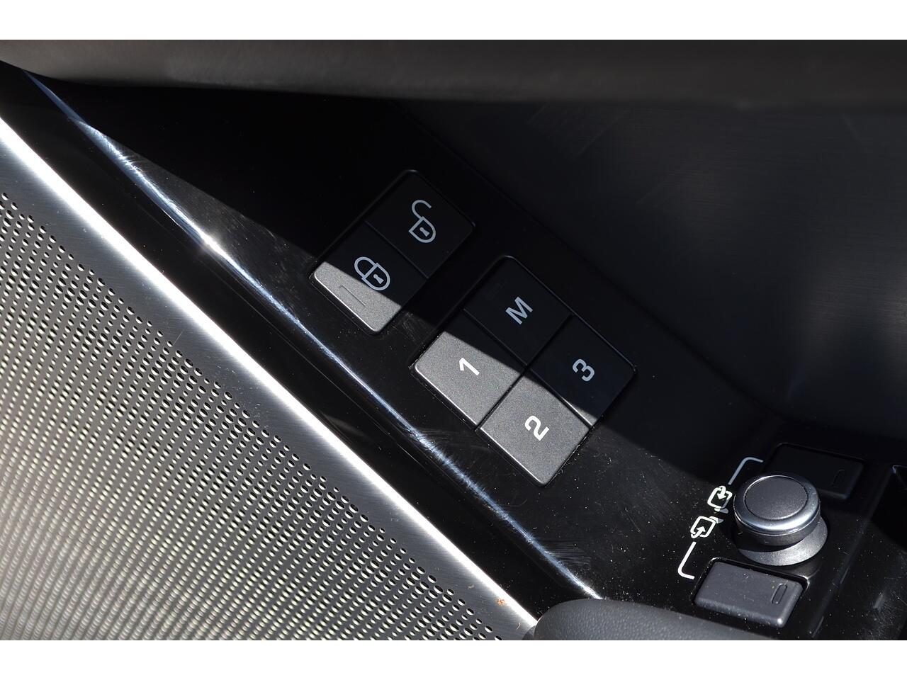 Land Rover Range Rover Velar view 33
