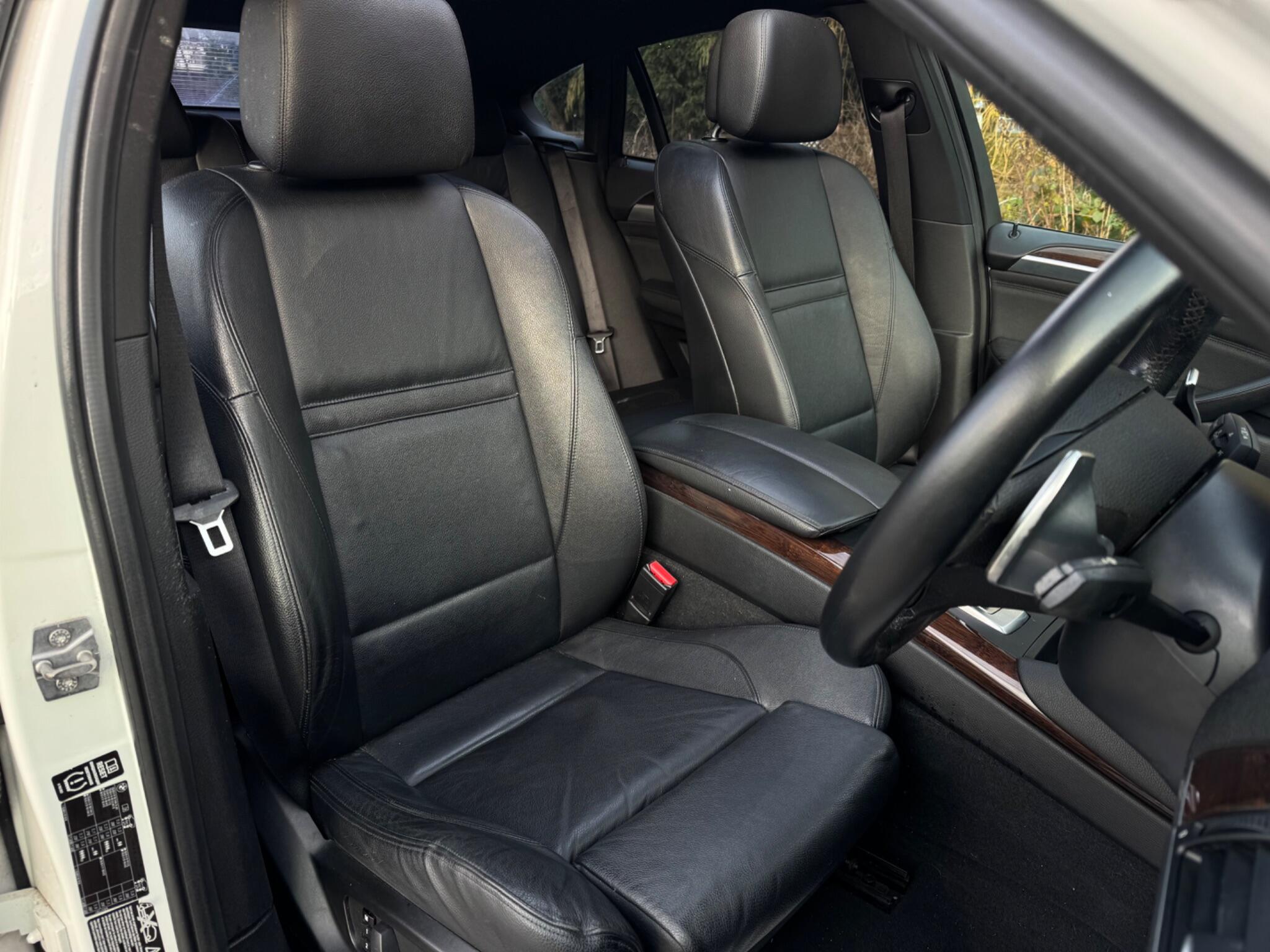 BMW X6 view 23