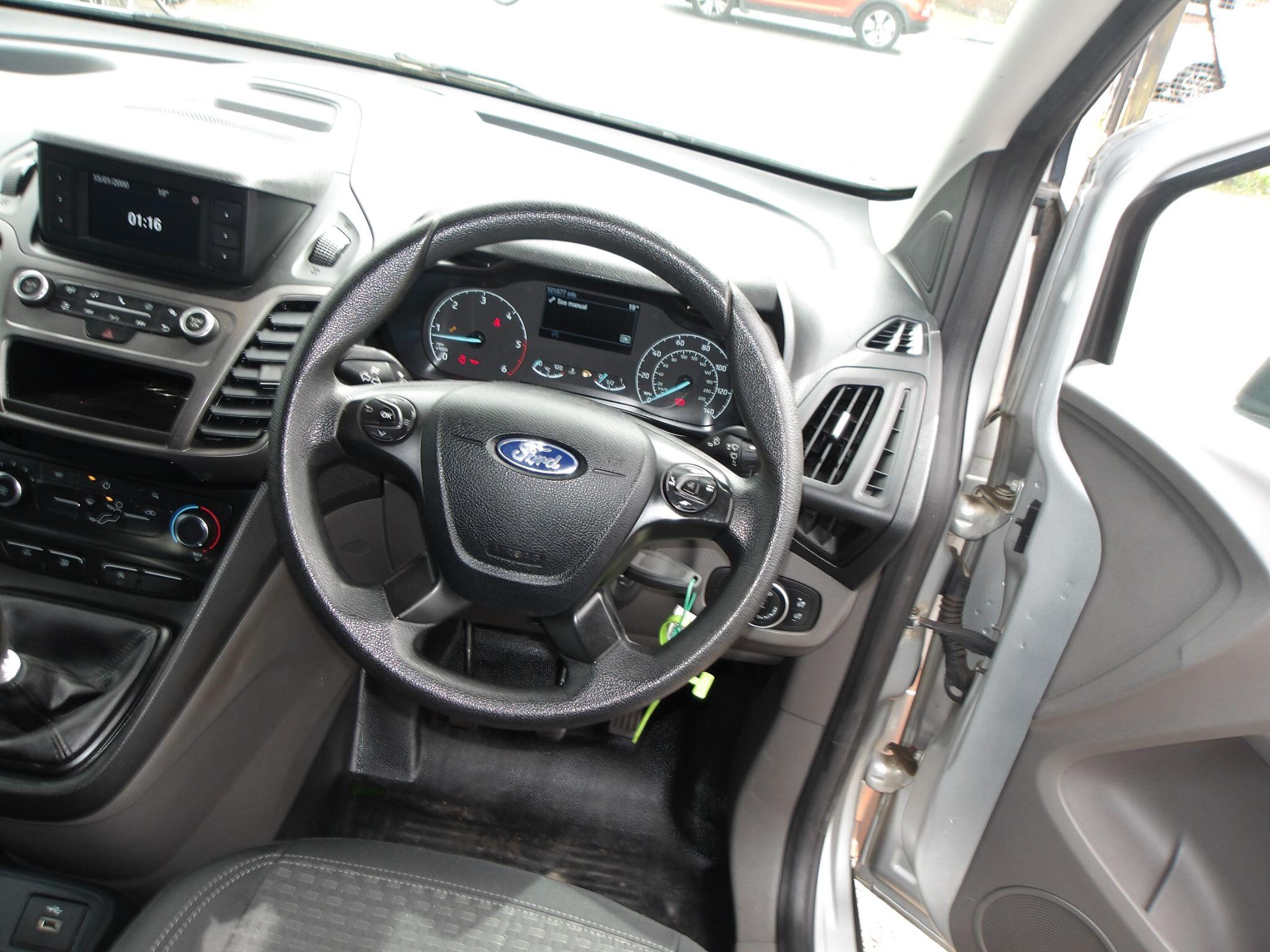 Ford Transit Connect view 10