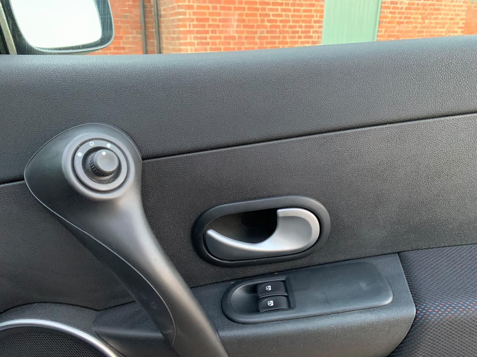 Renault Clio - Image 23