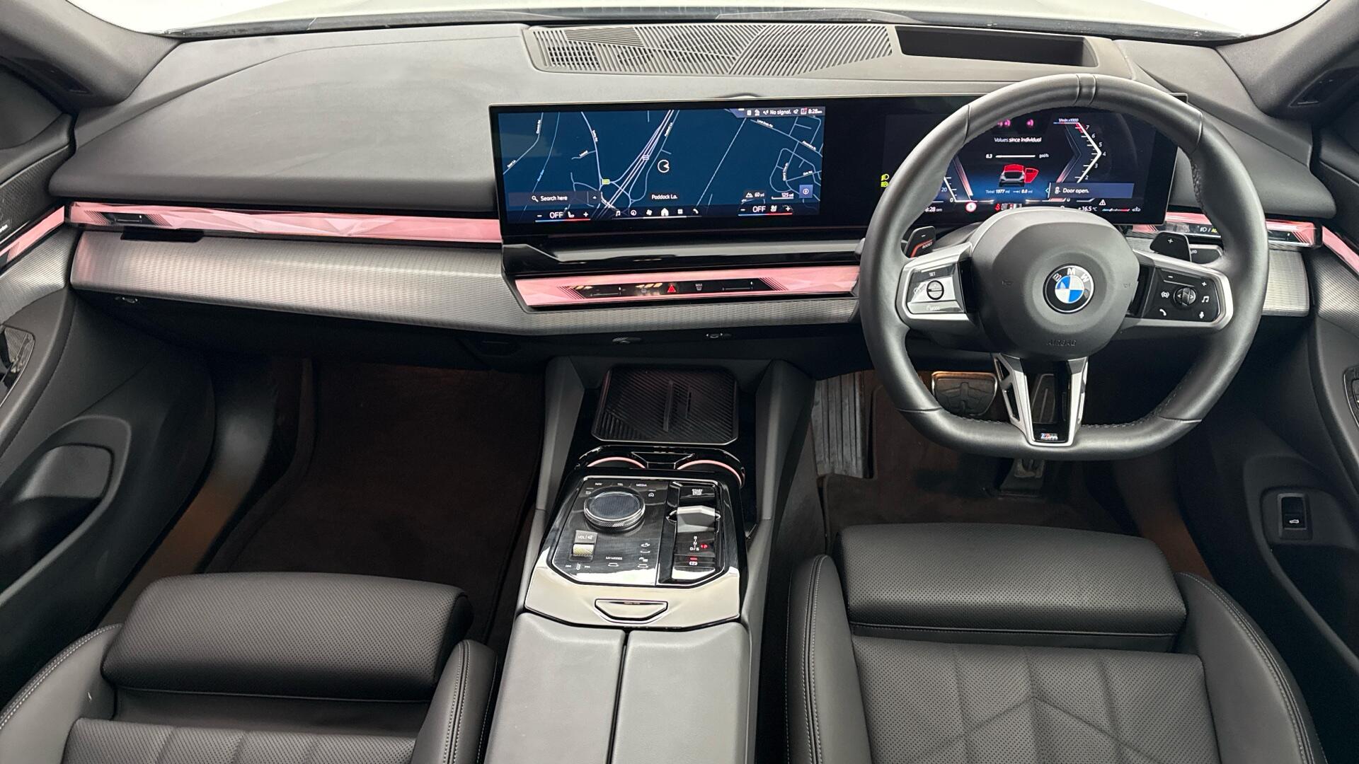 BMW 5 Series view 4