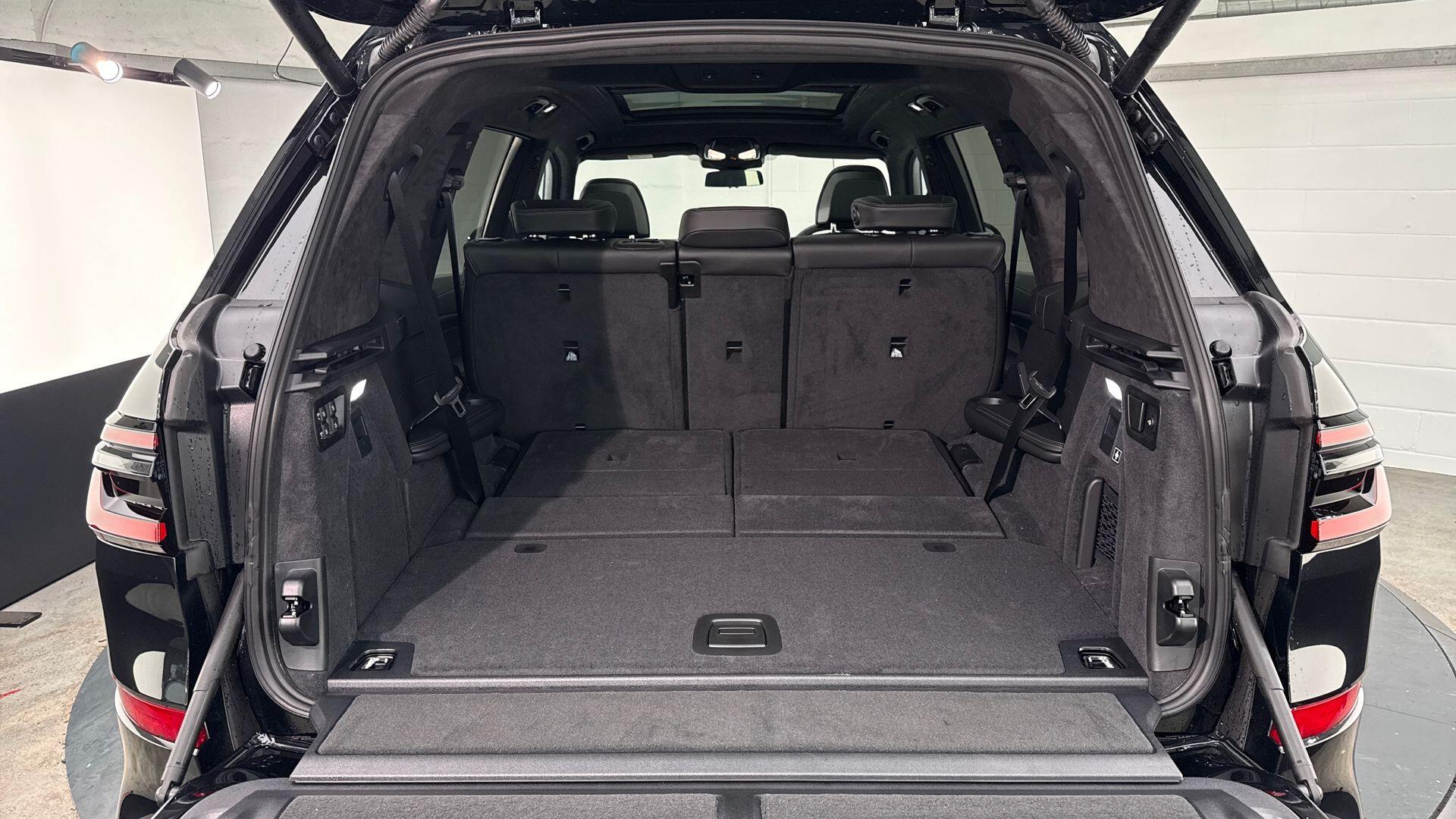 BMW X7 view 13