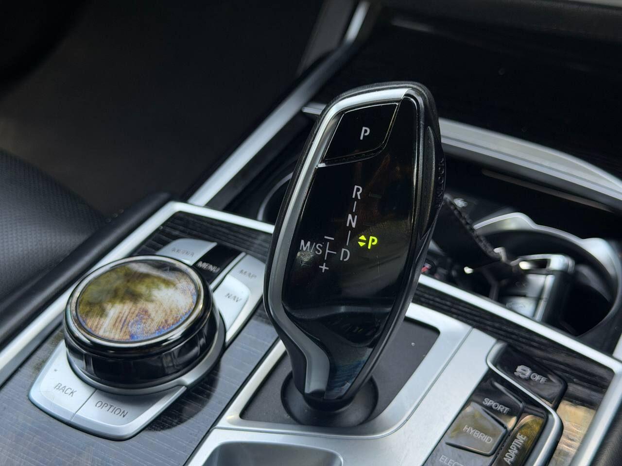 BMW 7 Series view 70