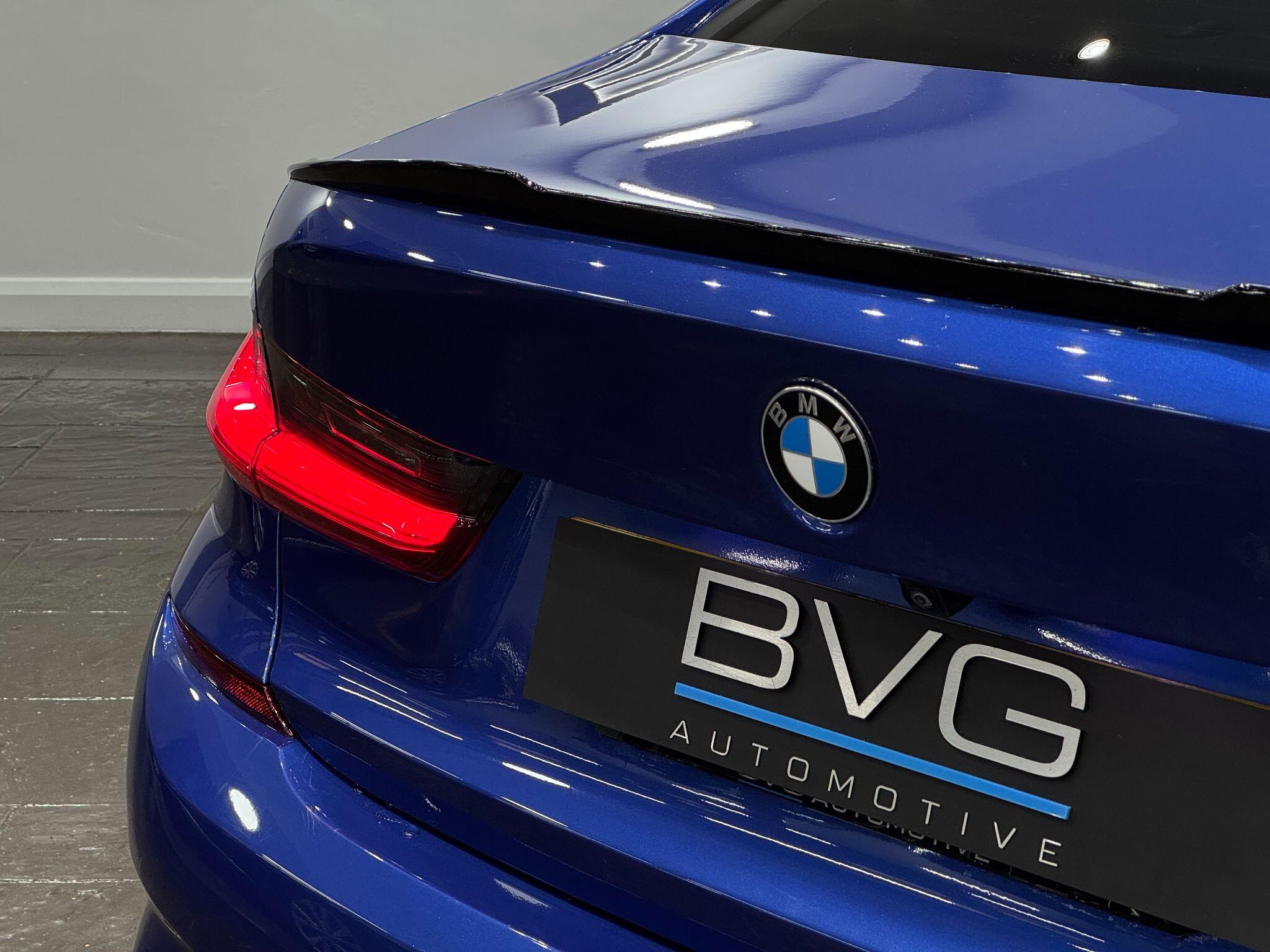 BMW 3 Series view 22