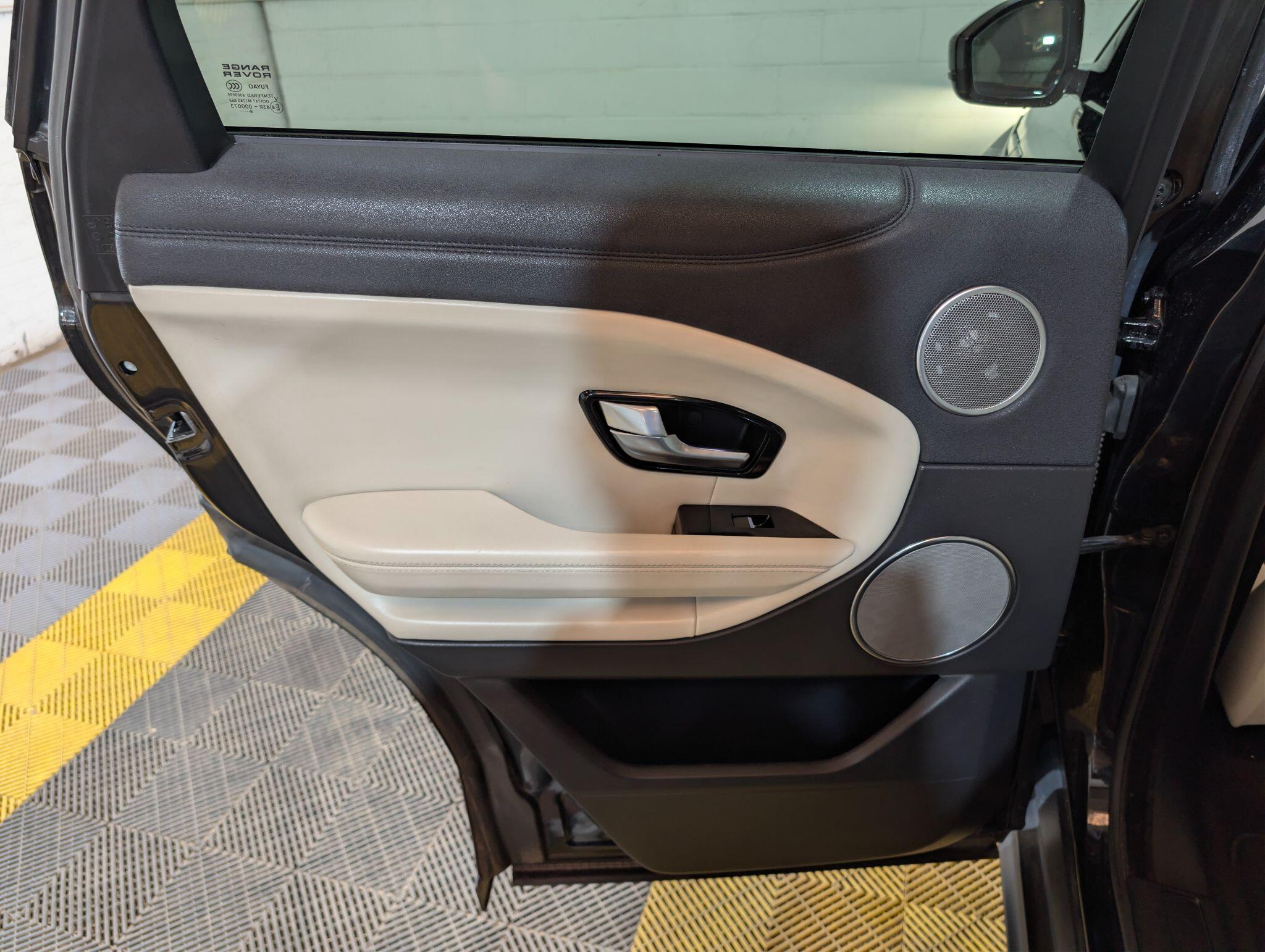 Land Rover Range Rover Evoque view 45