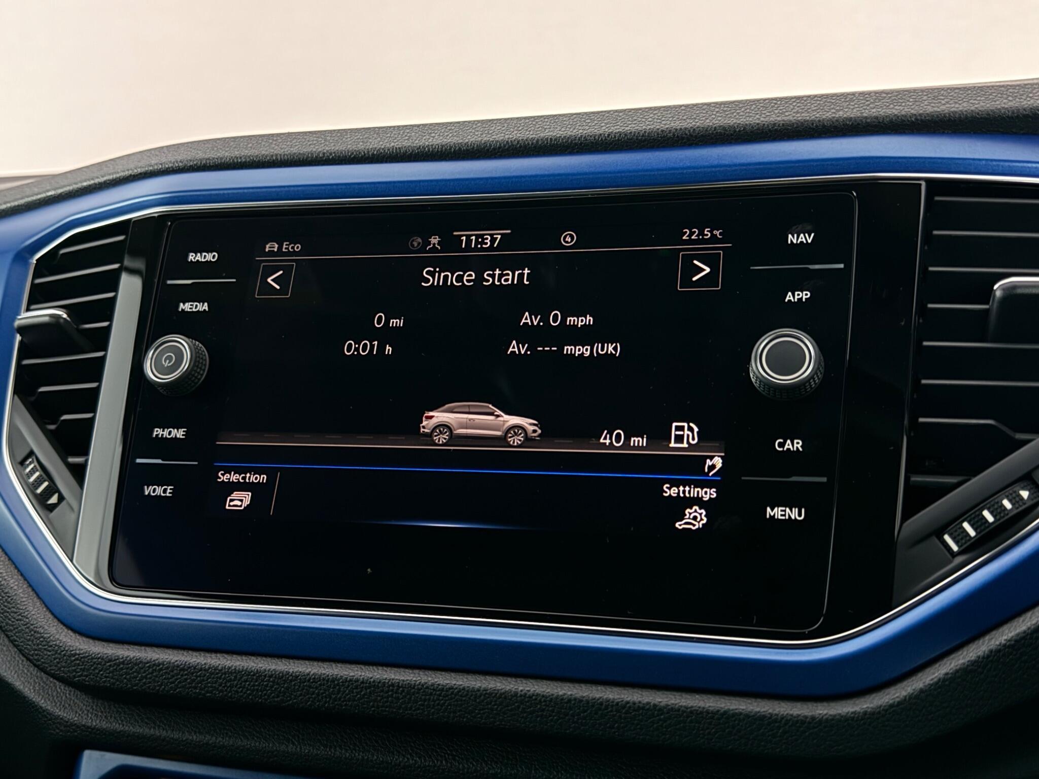 Volkswagen T-Roc view 25