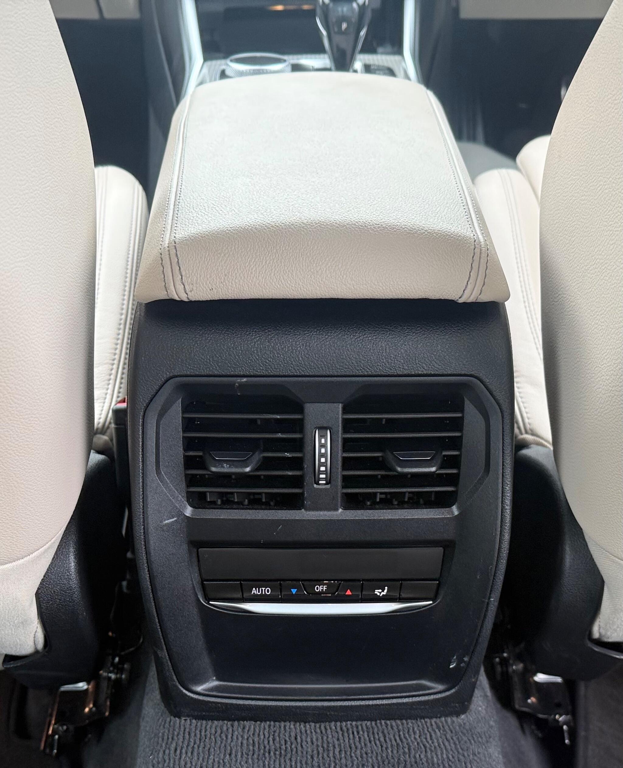 BMW 3 Series view 21