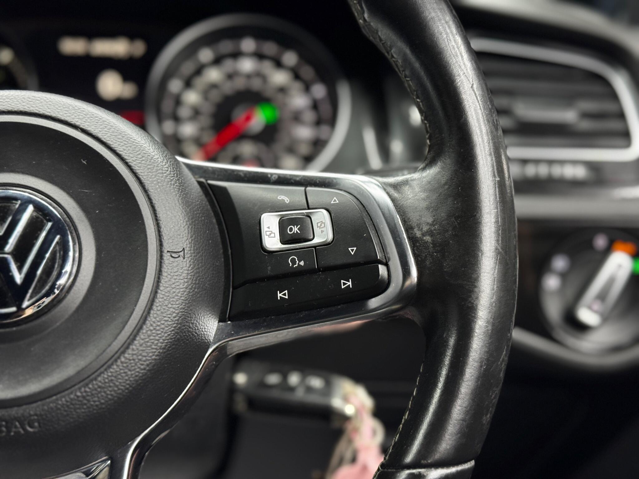 Volkswagen Golf view 20