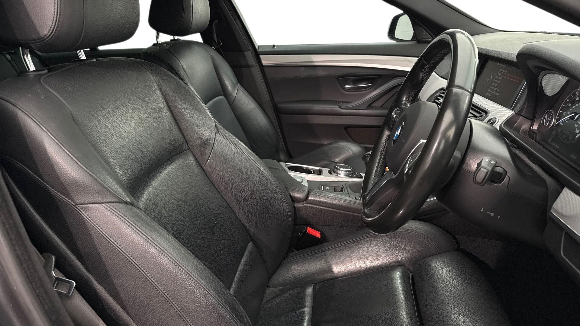 BMW 5 Series view 11