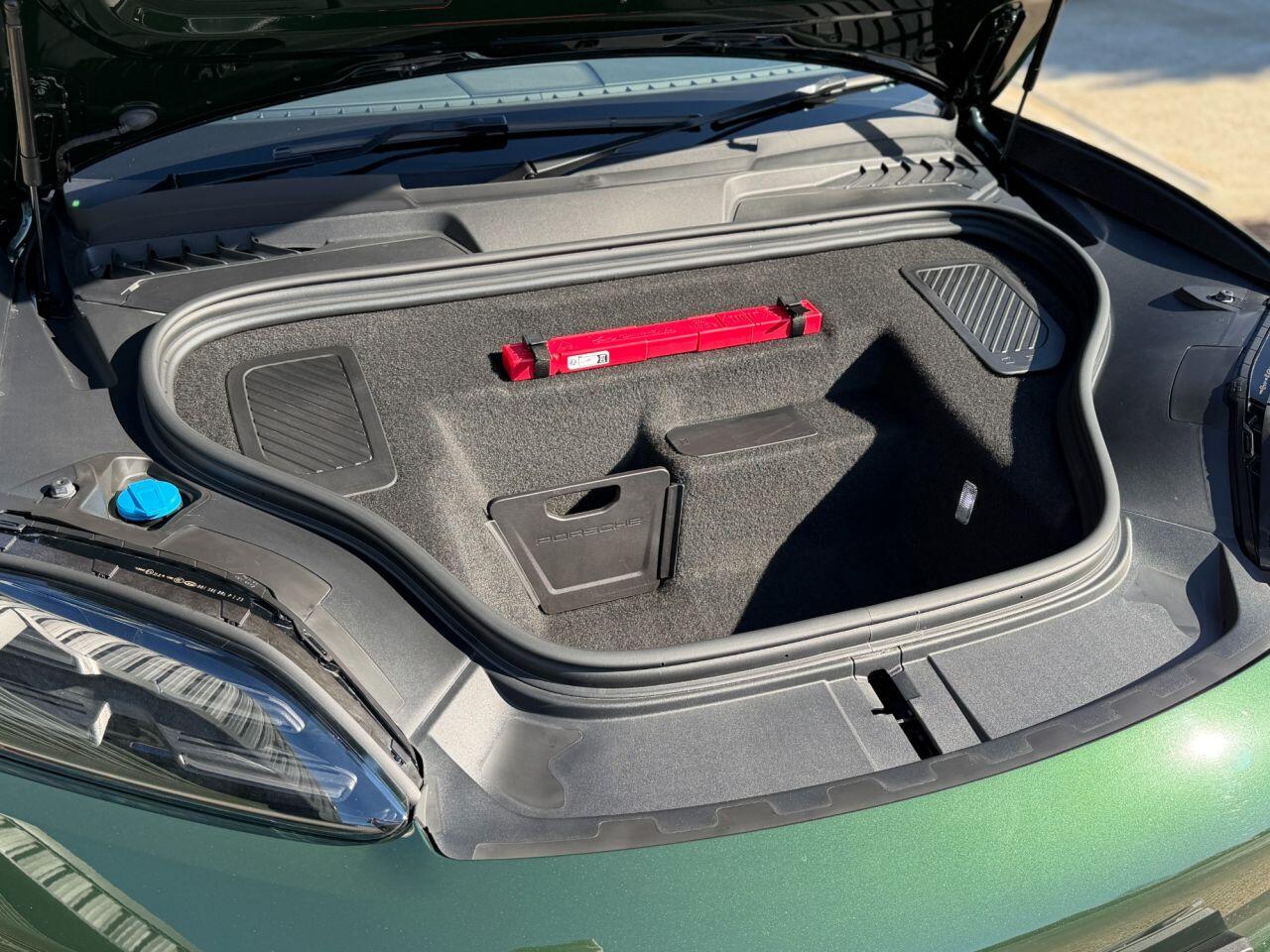 Porsche Macan view 12
