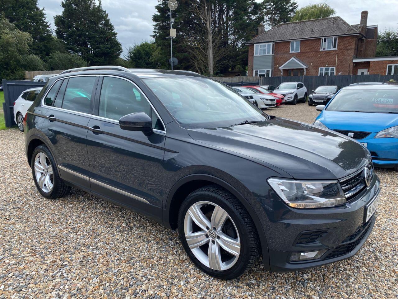 Volkswagen Tiguan view 2