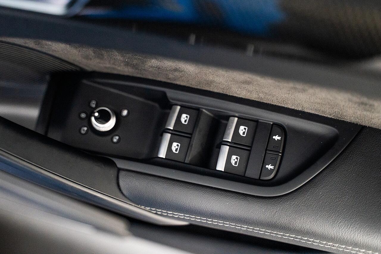 Audi SQ5 view 3