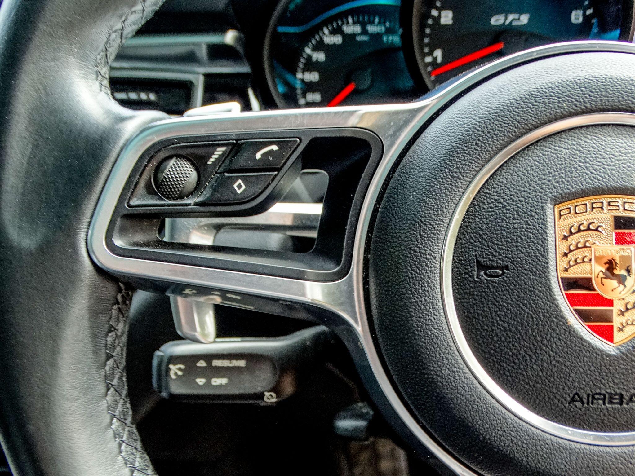 Porsche Macan view 28