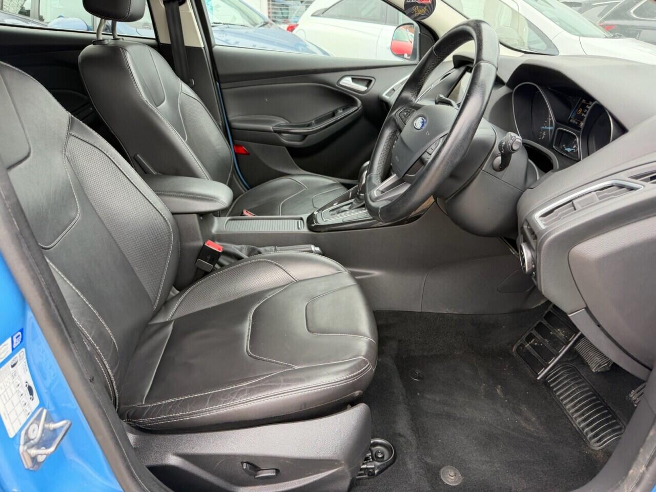 Ford Focus view 28