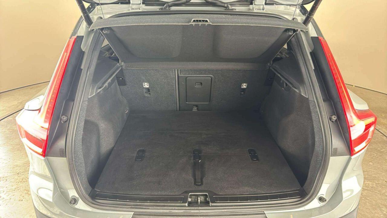 Volvo XC40 view 16