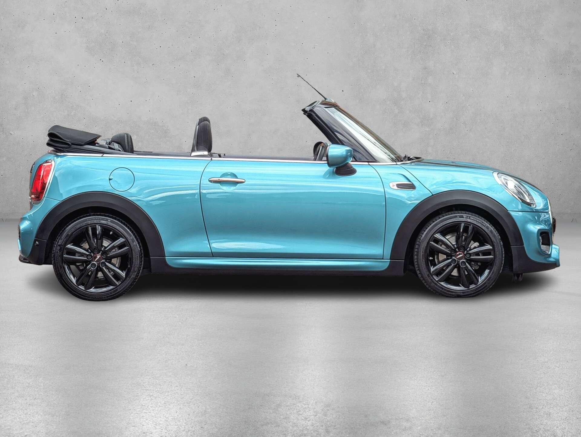 Mini Convertible view 8