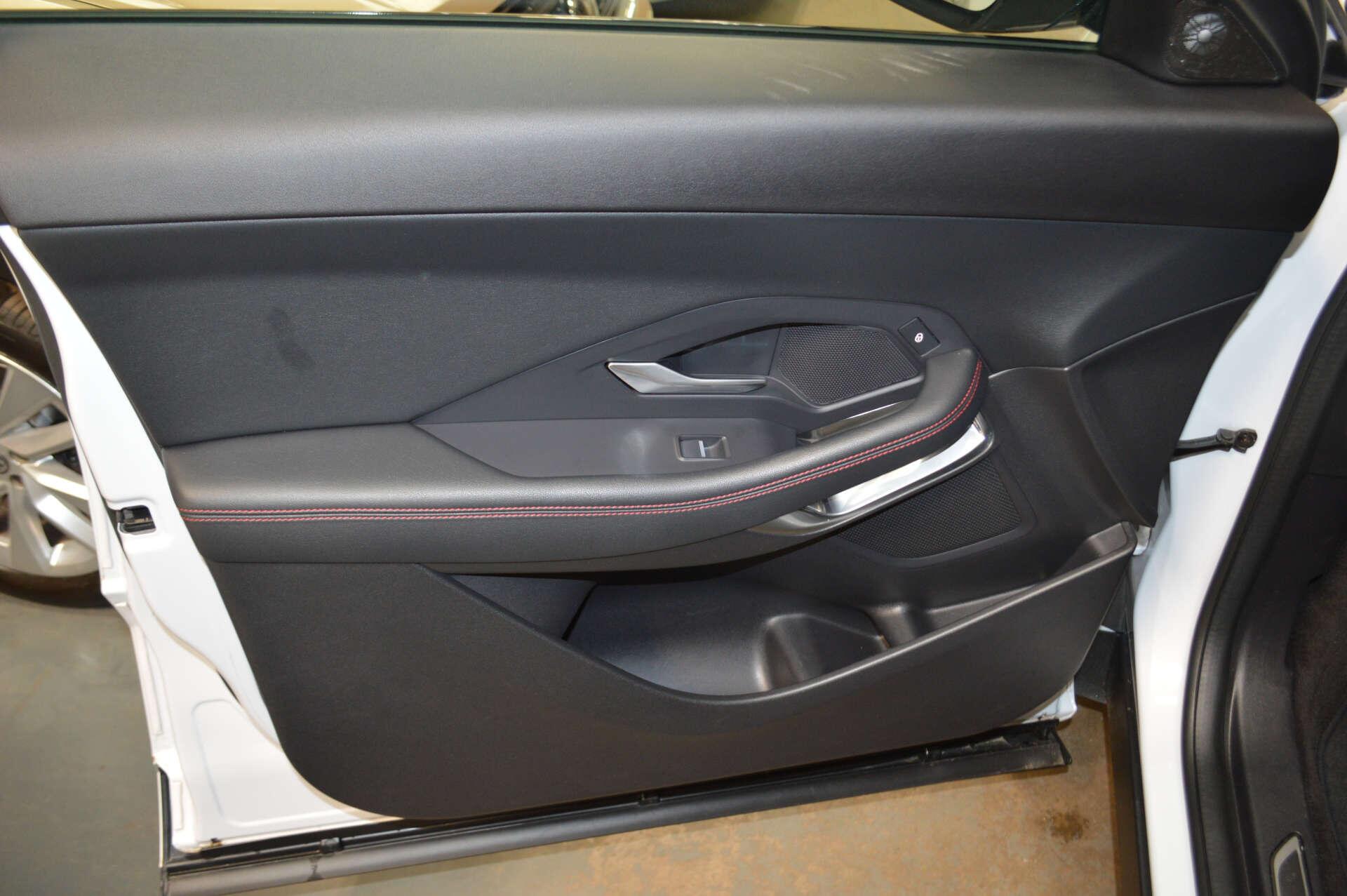Jaguar E-Pace view 54